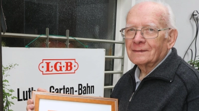 Berndt Silbermann lädt an Pfingsten zu seiner Garteneisenbahn ein.  (Foto: gi)