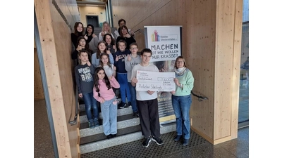 Die IGS übergab die Spende für die Silvesterinitiative. (Foto: privat)