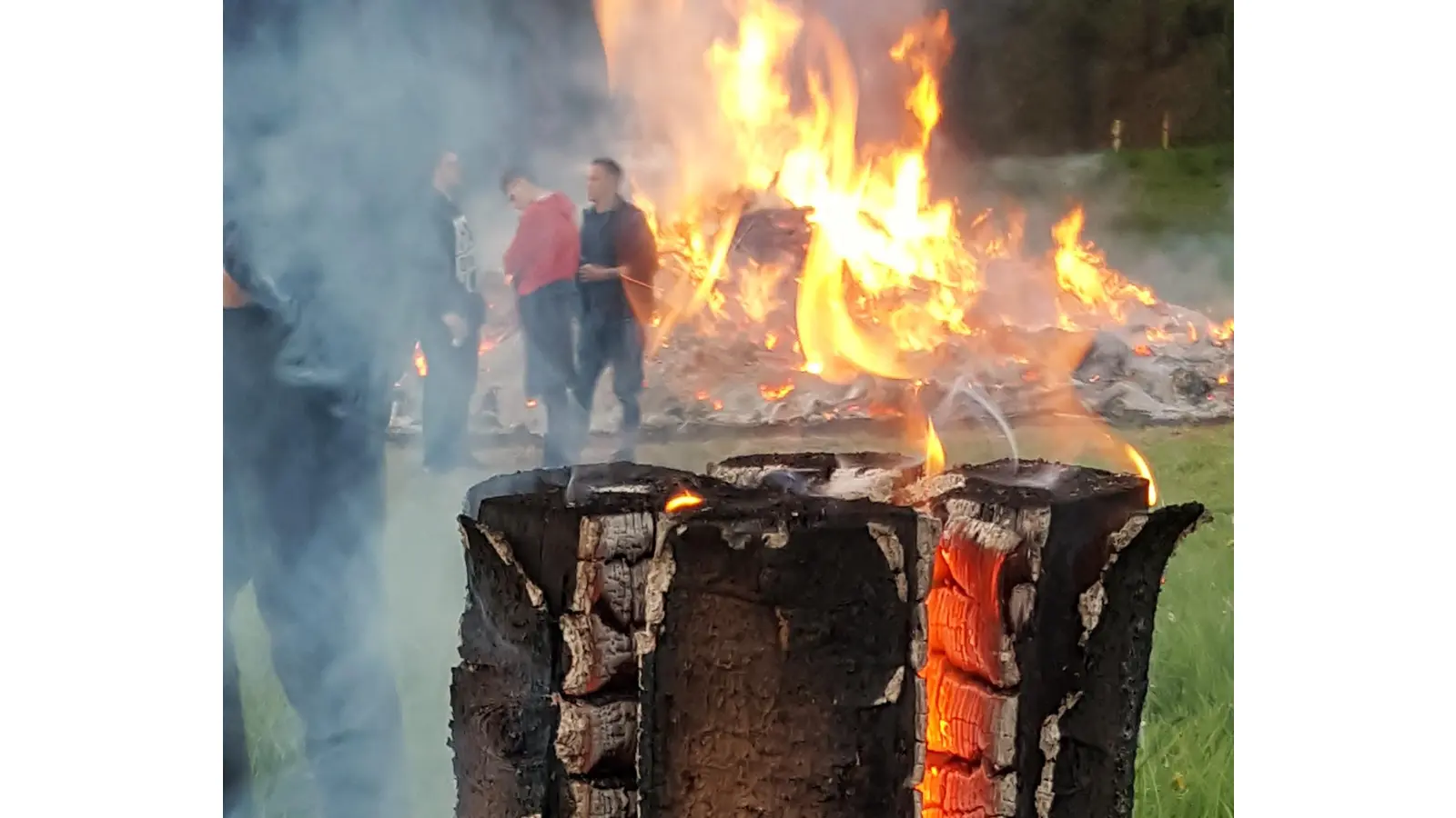 Osterfeuer sollen Spaß machen und die Problemstellungen kann man minimieren, wenn man einige Auflagen beachtet. (Foto: ste)