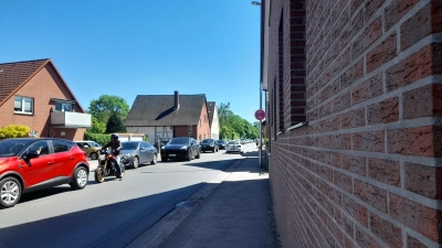 Stehen Stoßstange an Stoßstange bis Altenhagen: Tagestouristen an der Pfingstfeiertagen. (Foto: wb)