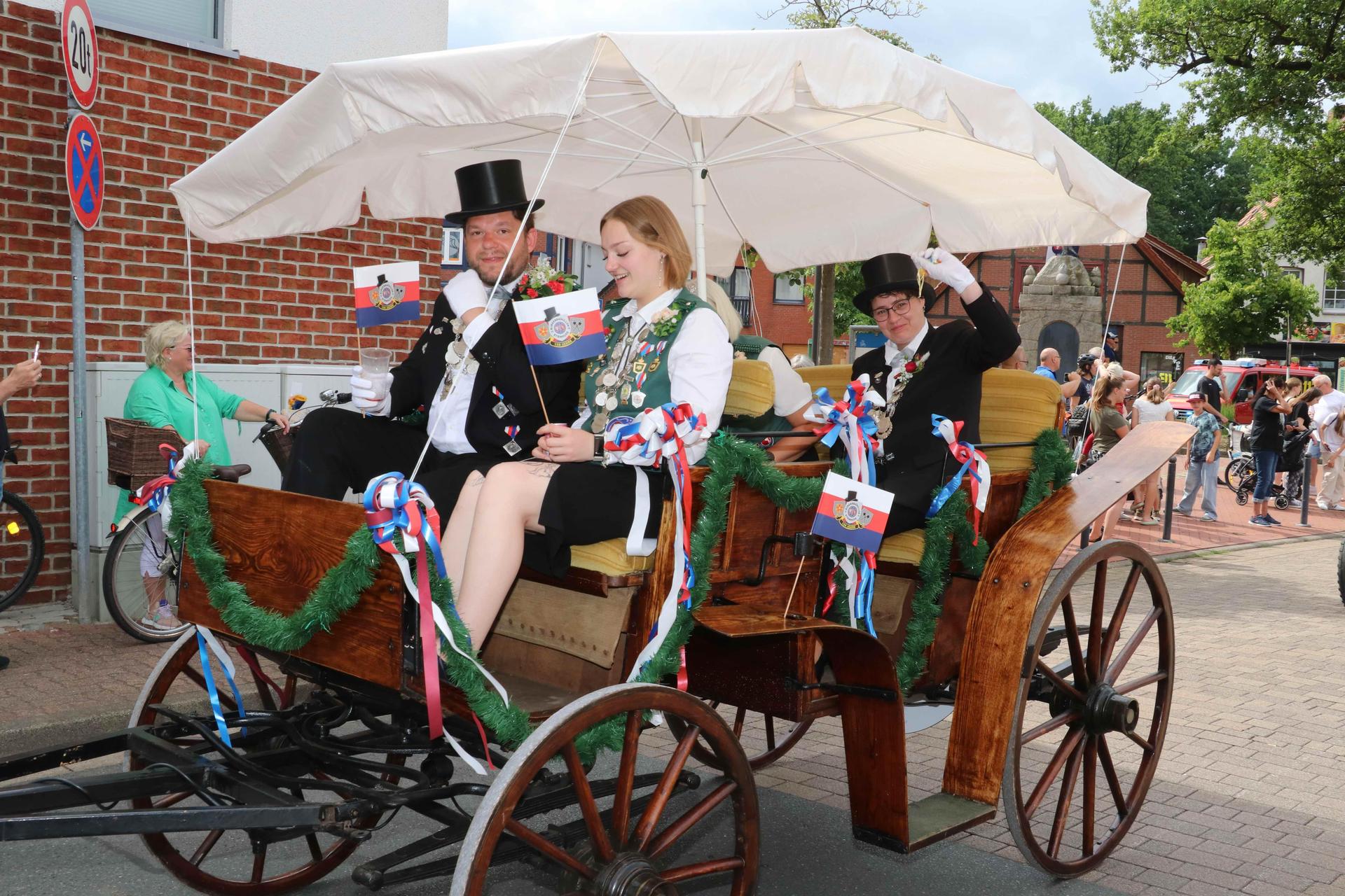 Der historische Umzug: Eindrücke vom Schützenfestsonntag. (Foto: gi)