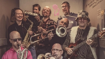 Laden zum Tanzen und Mitsingen ein: BlueMHour. (Foto: Jürgen Kathmann)