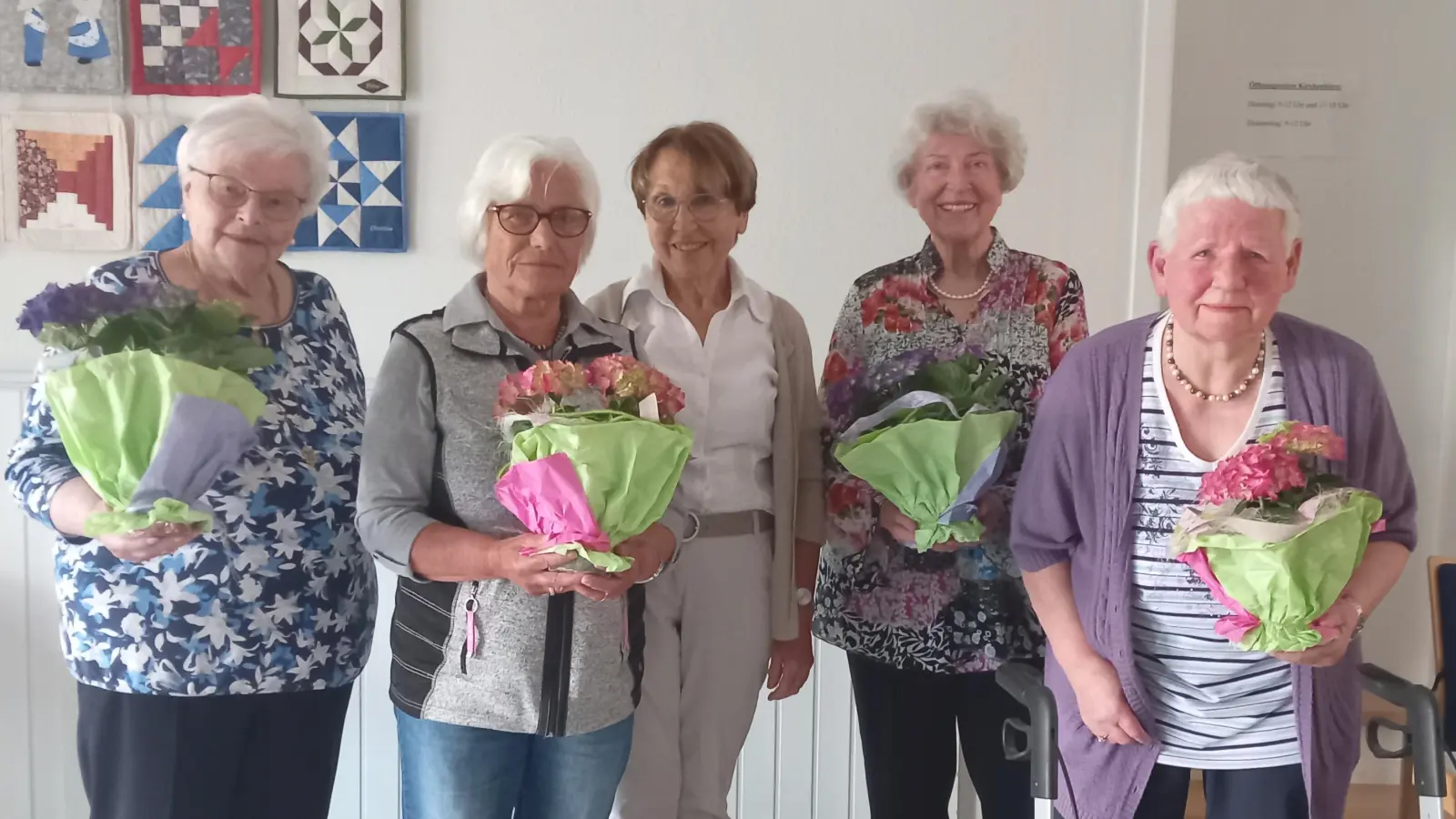 Ausgezeichnet (v.li.): Edith Tafel, Ursel Bremer, Ursel Jung, Loni Brambor und Lore Eidtmann. (Foto: privat)