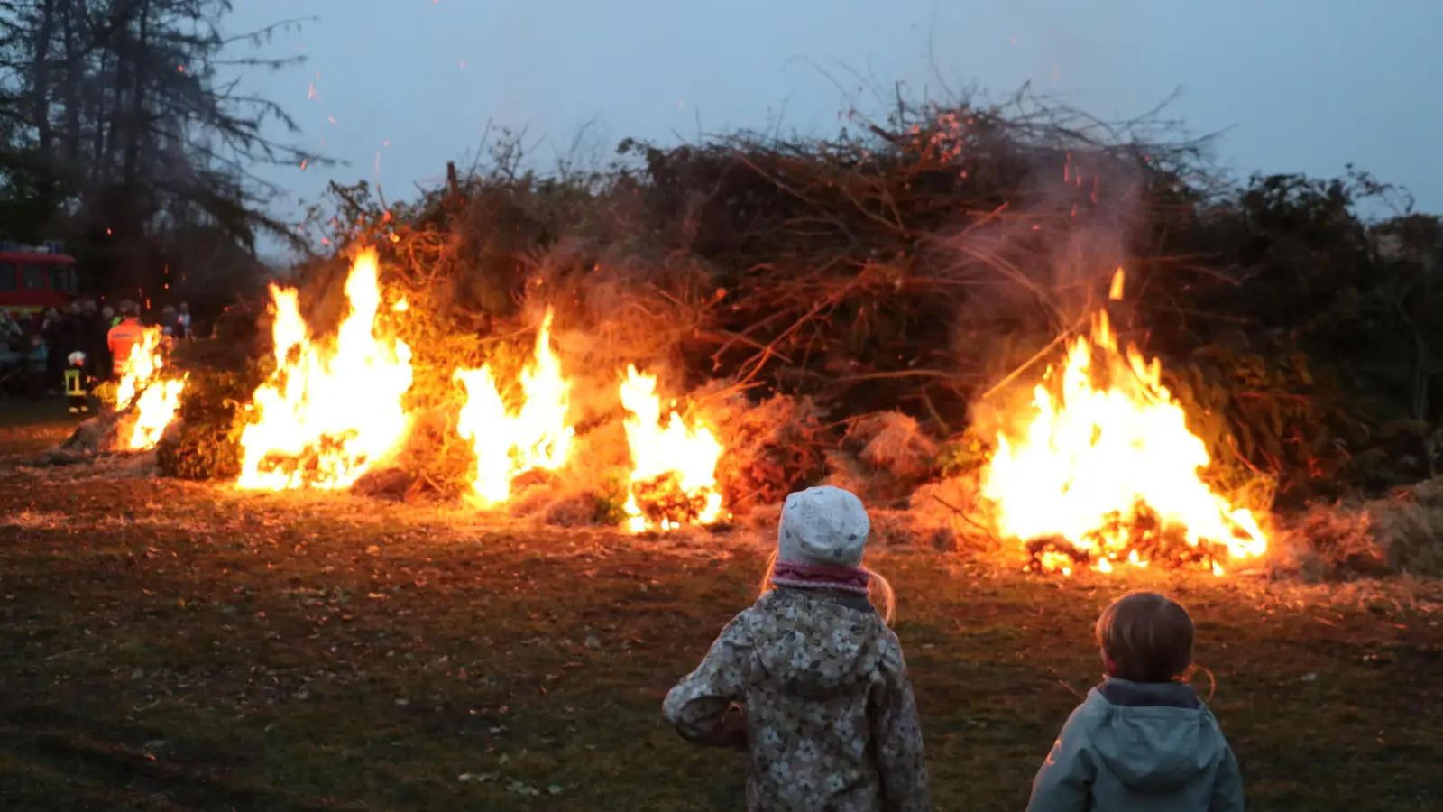 Aus dem vergangenen Jahr: Das Osterfeuer zum 100-jährigen Jubiläum der Ortswehr Großenheidorn.  (Archivbild: gi)