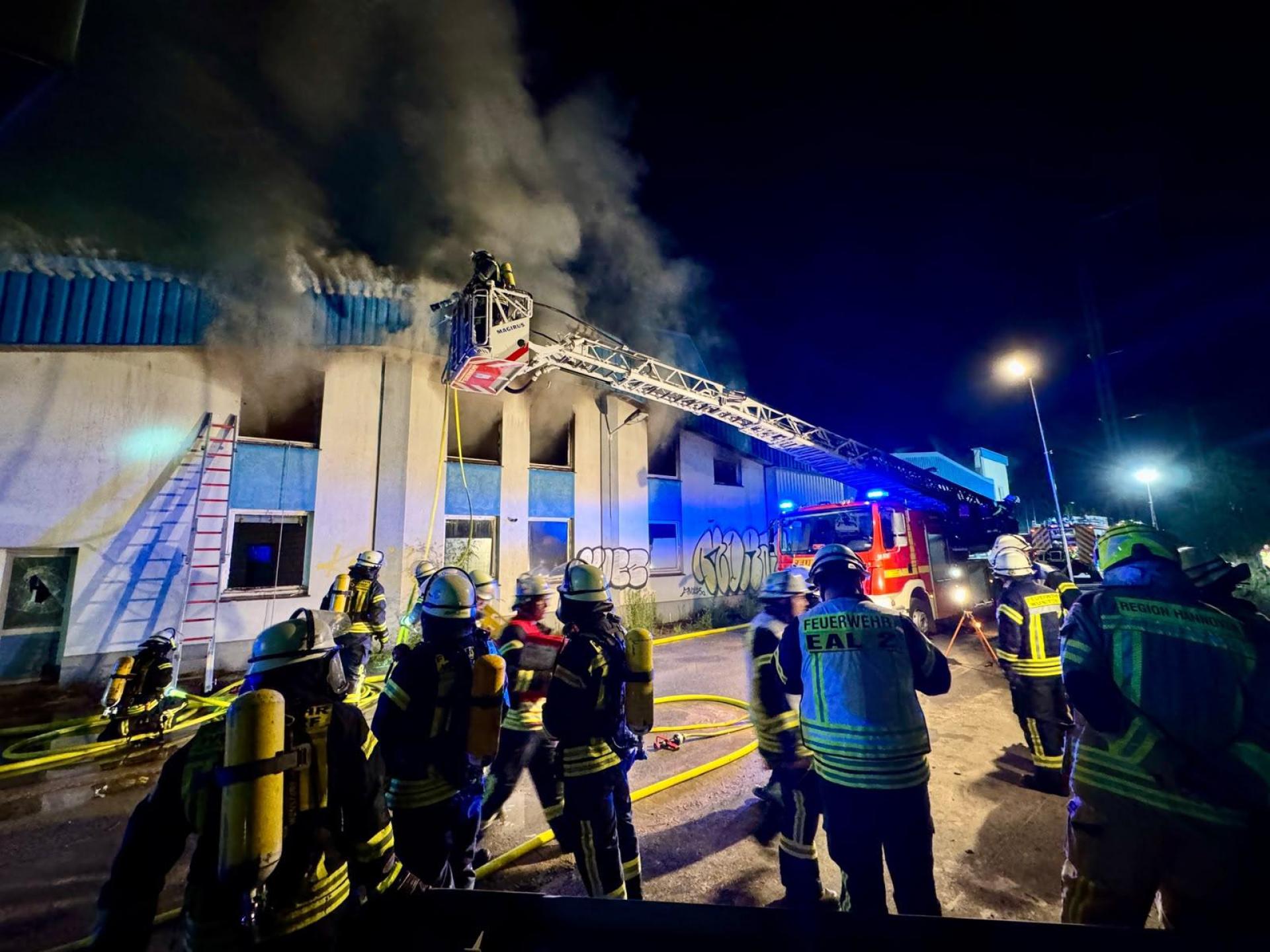 Starke Rauchentwicklung: Großbrand auf dem ehemaligen Vion-Gelände. (Foto: Feuerwehr)