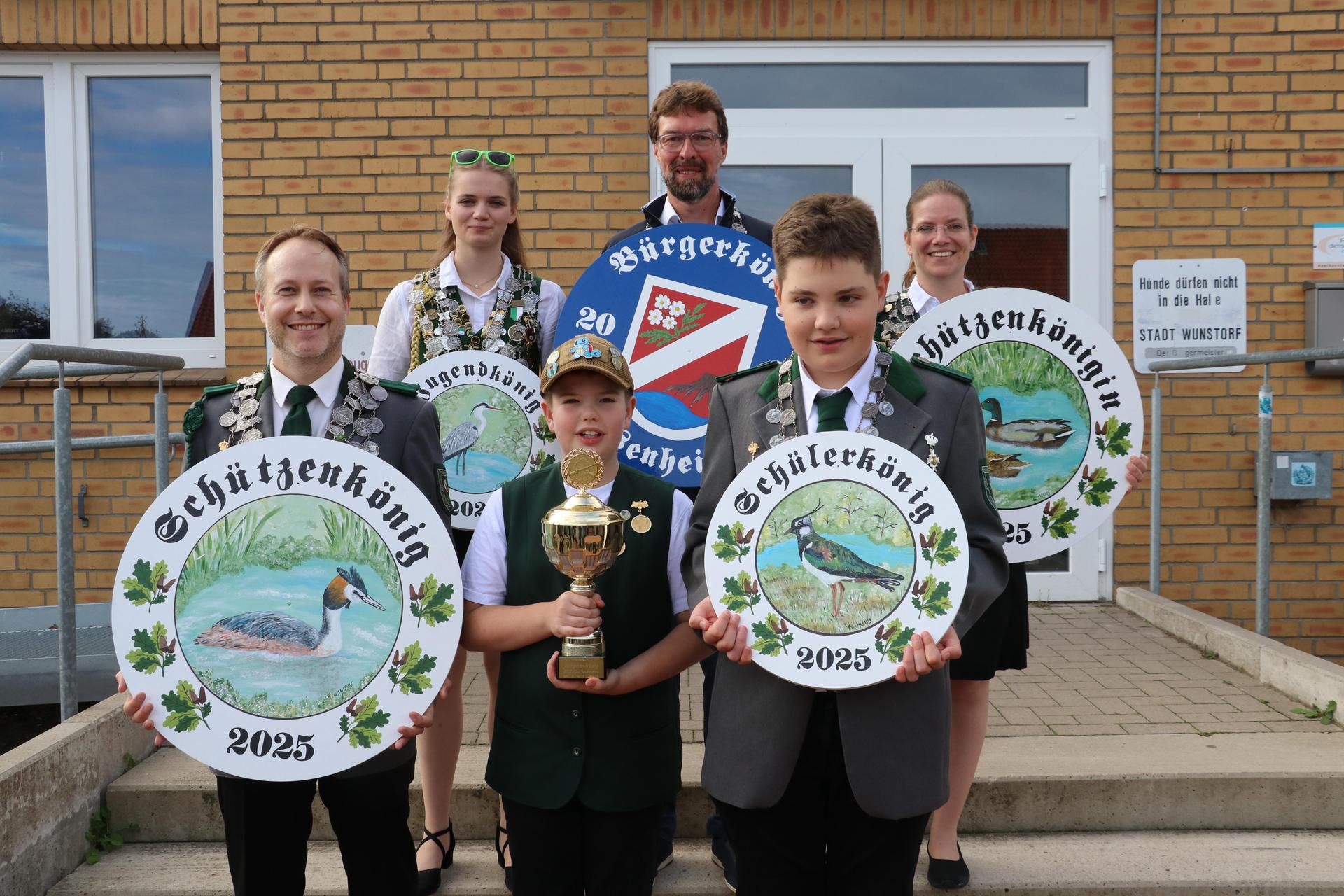 Die Majestäten aus Großenheidorn (v.li.): Marcel Drenkelforth, Alina Drouvé, Leopold Rhein, Daniel Bauer, Till Iffland und Juliane Ehlerding.  (Foto: gi)