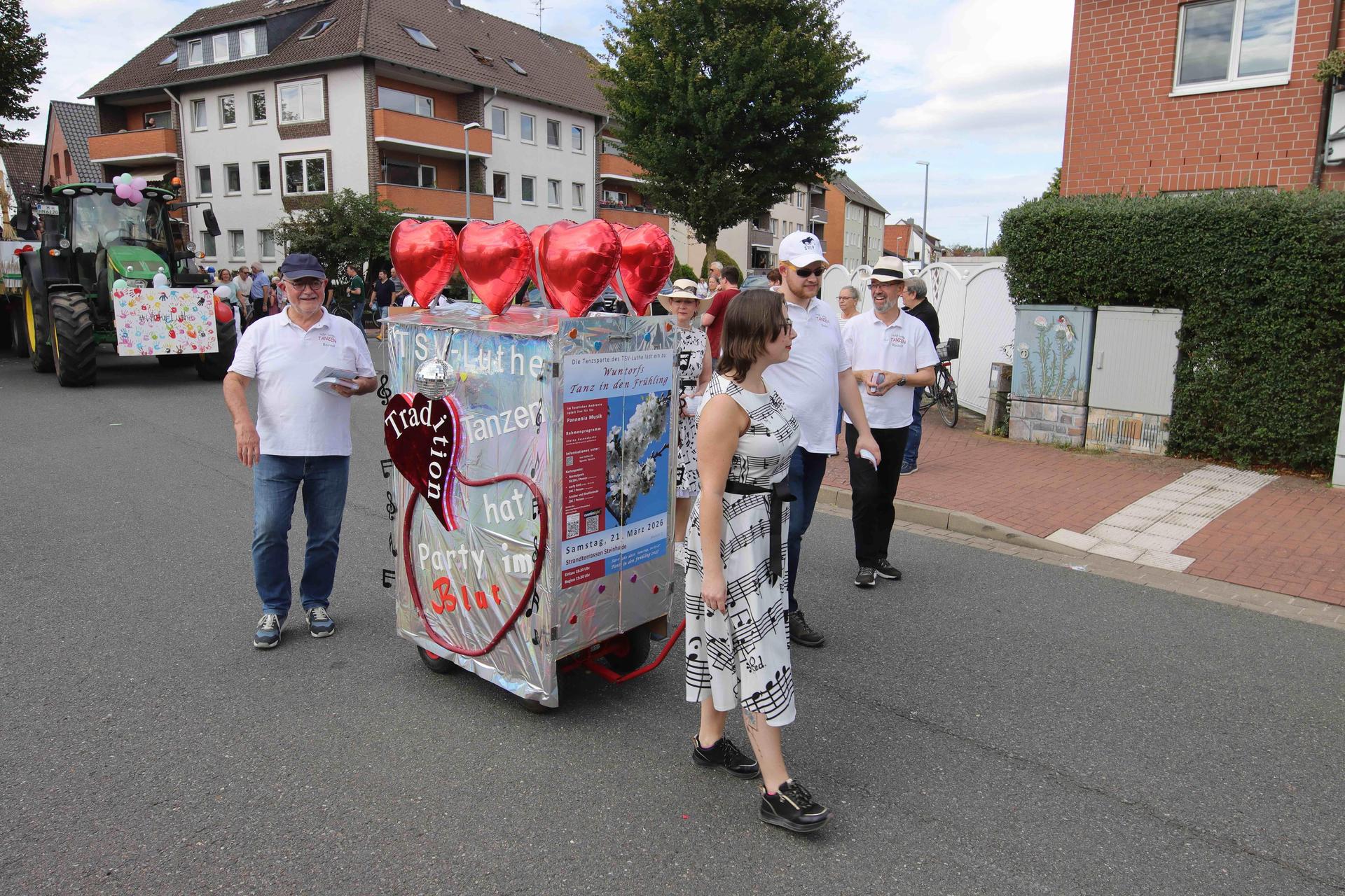 Eindrücke vom großen Festumzug. (Foto: tau)