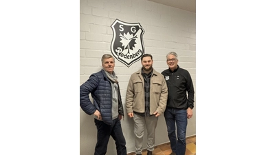 Lothar Mertens (SGR), Krzysztof Ossowski (MBAG) und Torsten Meyer (SGR) haben gemeinsam den neuen, barrierefreien Internetauftritt des Sportvereins verwirklicht.  (Foto: privat)