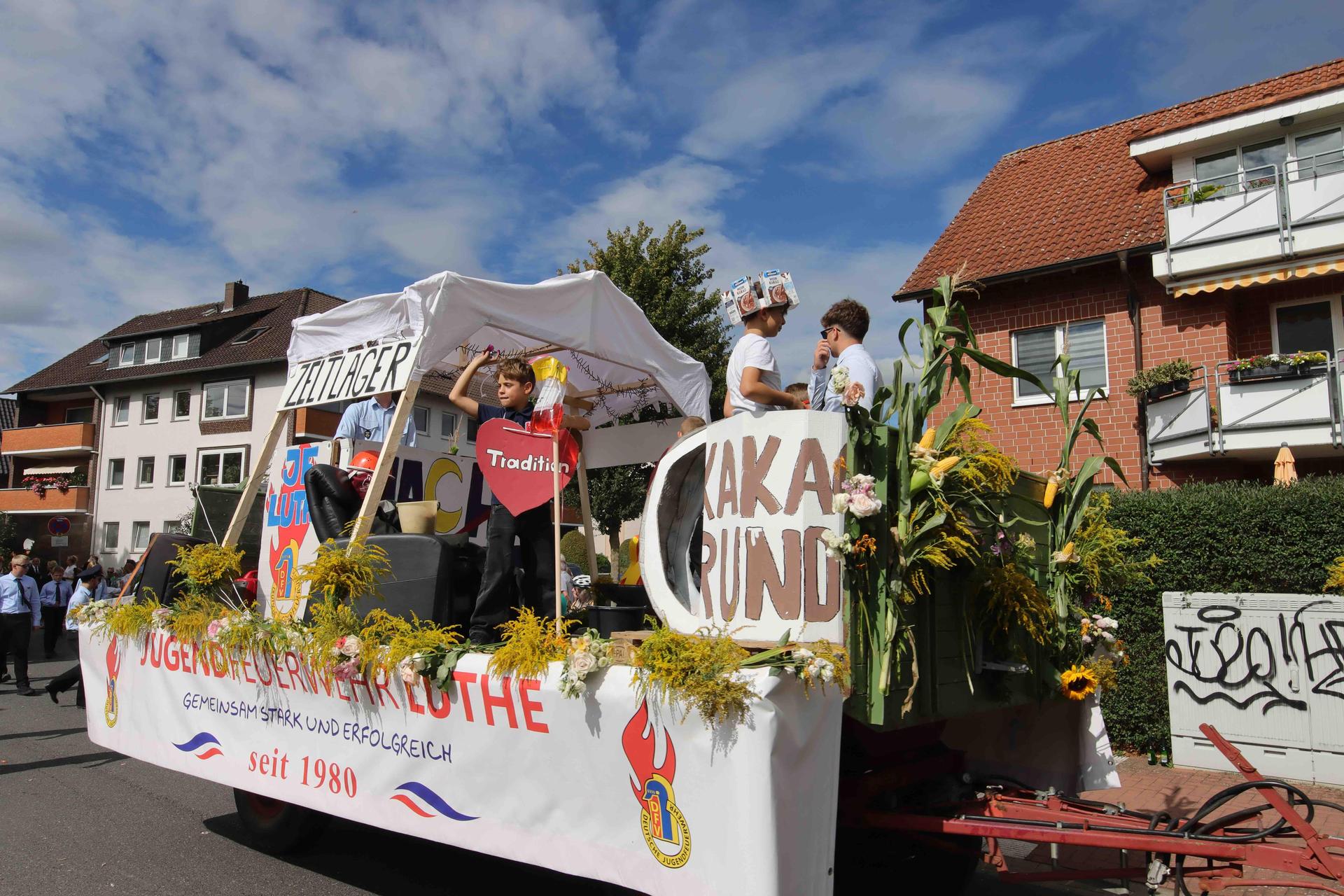 Eindrücke vom großen Festumzug. (Foto: tau)