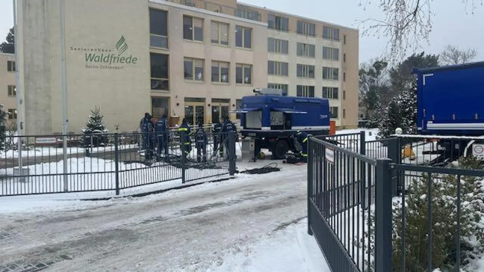 Vor Ort in einem Berliner Pflegeheim: Der THW-Ortsverband Wunstorf baut eine Notstromversorgung auf. (Foto: privat)