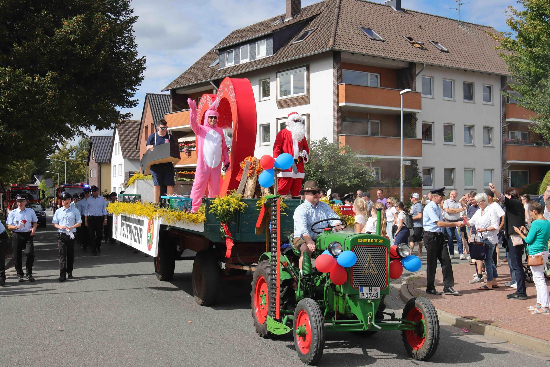 Eindrücke vom großen Festumzug. (Foto: tau)