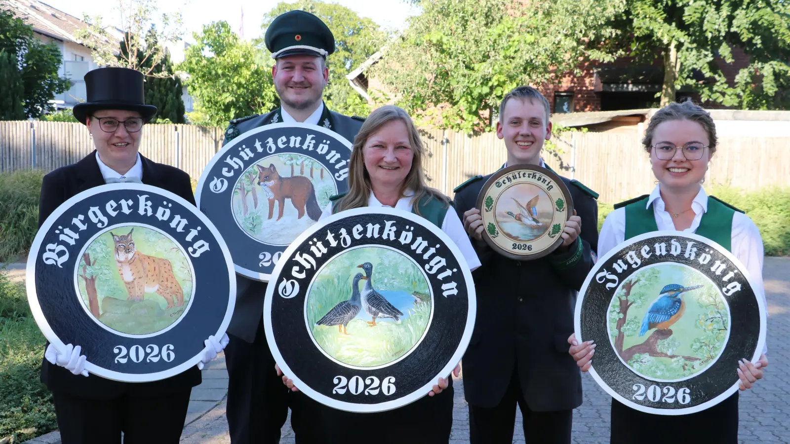 Die Majestäten (v.li.): Jutta Arnold, Domenik Nienhaus, Anne Rehbock, Fabian Springhorn und Hella Kekstadt. (Foto: gi)