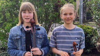 Mit dabei: Miriam und Ole begleiten die Kinder aus Luthe bei dem Song „Nessaja”.<br> (Foto: privat)