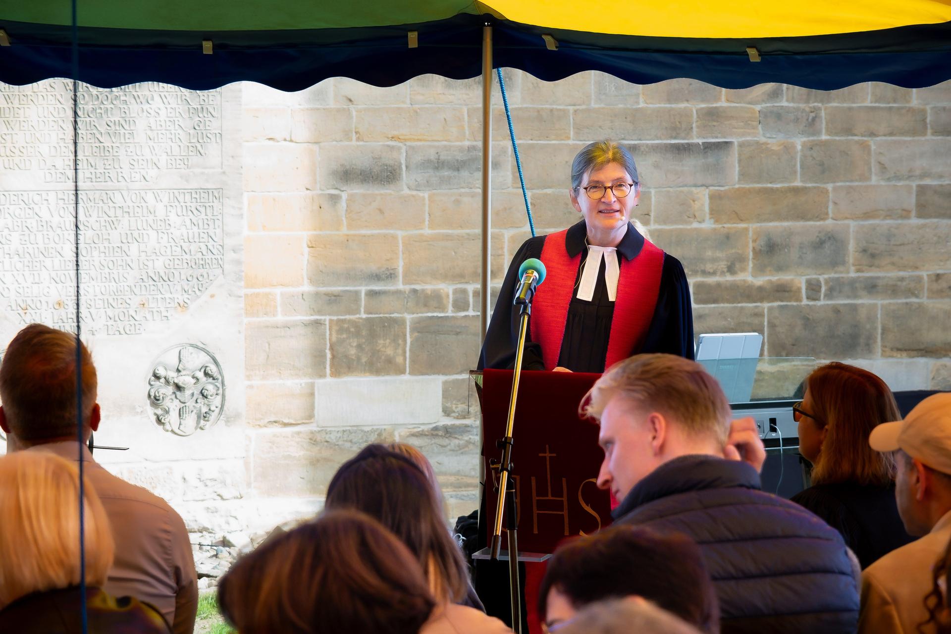 Unter freiem Himmel: Das Tauffest rund um die Sigwardskirche. (Foto: privat)