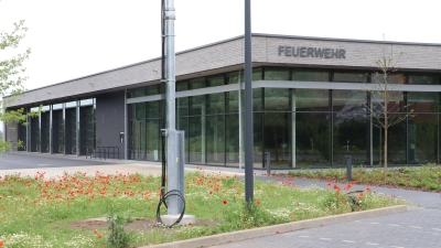 Fast bereit zur Übergabe: Das neue schmucke Feuerwehrhaus für die Ortswehren Bokeloh und Mesmerode. (Foto: gi)
