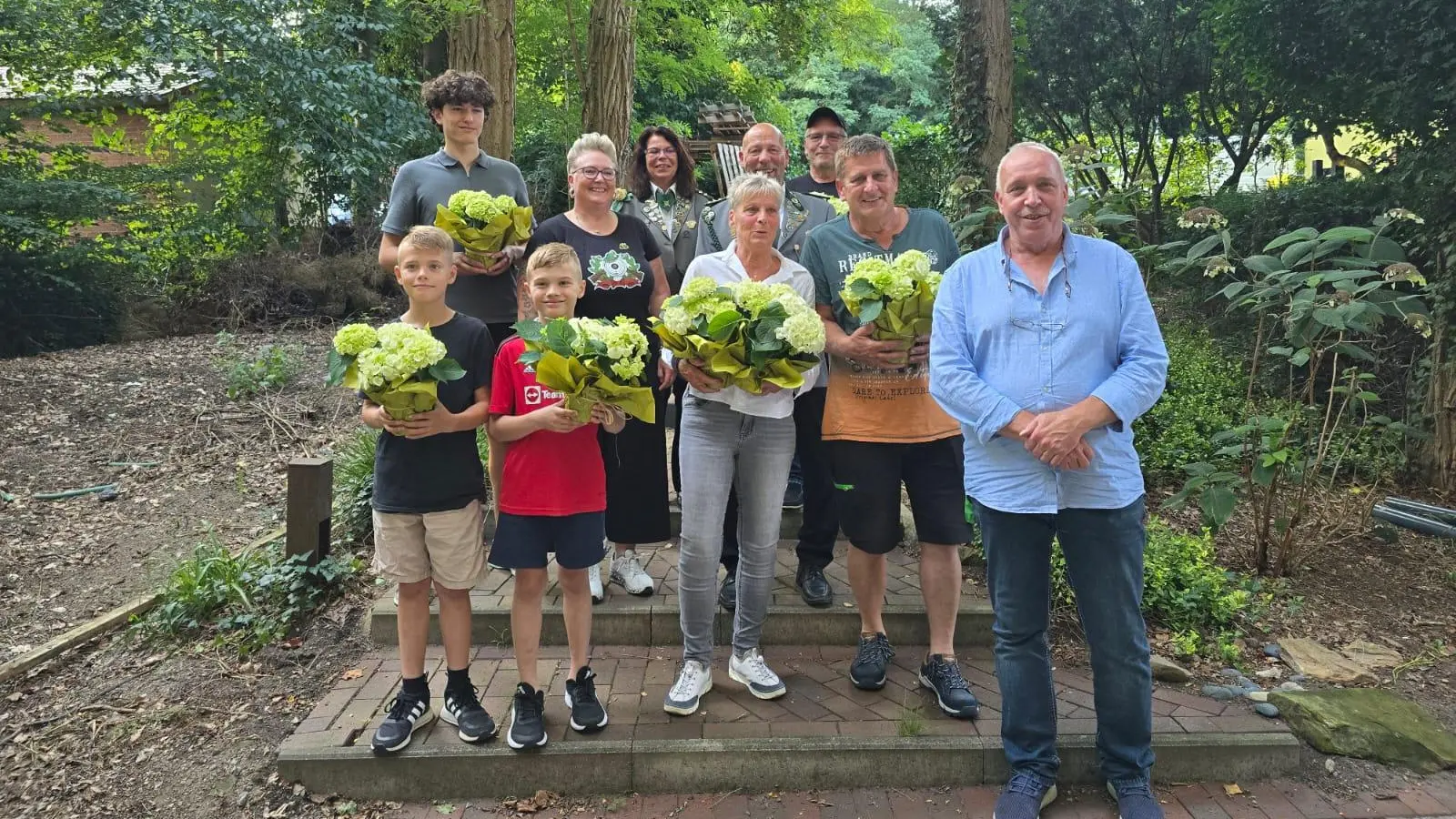 Auf einen Blick: Minikönig, Kinderkönig, Jugendkönig, Schützenkönigin, Bürgerkönig und Seniorenkönig sowie Vertreter des Vereins. (Foto: privat)