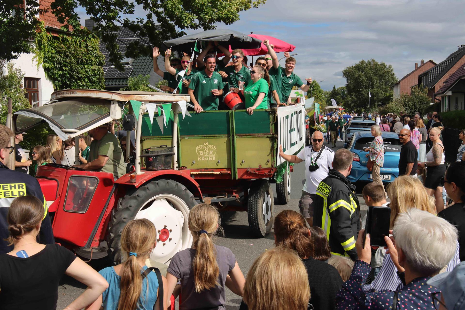 Eindrücke vom großen Festumzug. (Foto: tau)