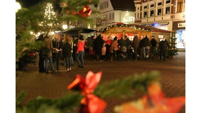 Der Weihnachtsmarkt zieht stets viele Gäste auch aus dem Stadthäger Umland an.  (Foto: bb)