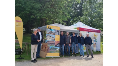 Die Teams von Energieagentur und IG Bauernhaus informieren auf der Laga.  (Foto: privat)