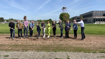 Der erste Spatenstich ist gemacht, der letzte soll im Herbst diesen Jahres die Anlage fertigstellen. (Foto: ste)