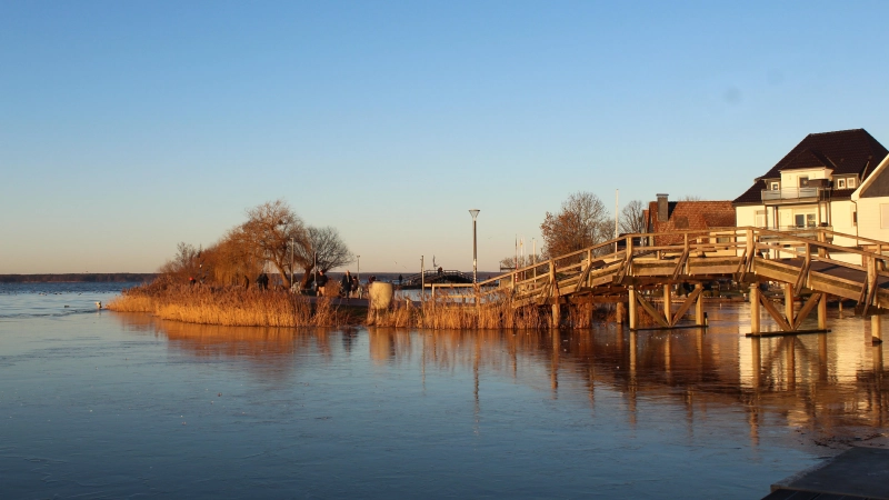 Auch im Winter reizvoll: Spaziergang an der Steinhuder Promenade,. (Foto: wb)