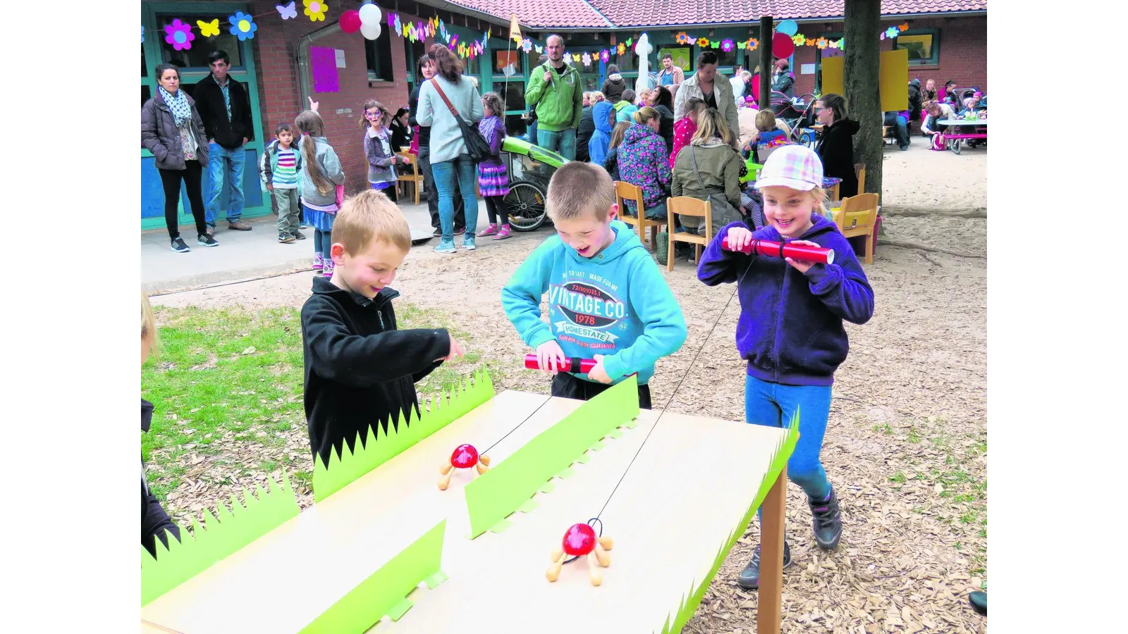 Riesenseifenblasen und Rennkäfer sind der Hit (Foto: mk)