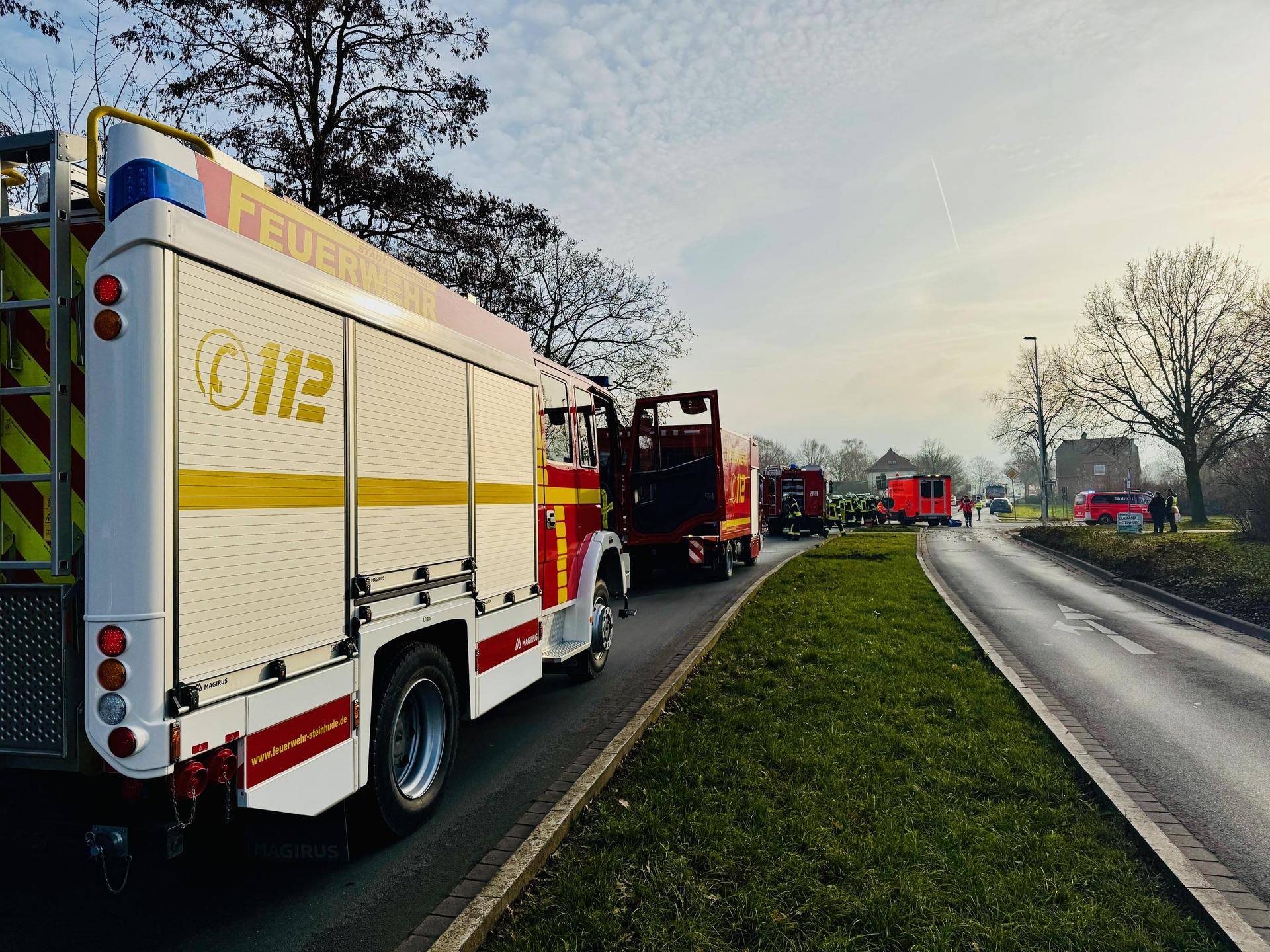 An der Unfallstelle: Die Rettungskräfte im Einsatz (Foto: Feuerwehr)