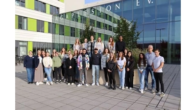 Der neue Ausbildungskurs 23/26 der Berufsfachschule Pflege. (Foto: AGAPLESION EV. KLINIKUM SCHAUMBURG)