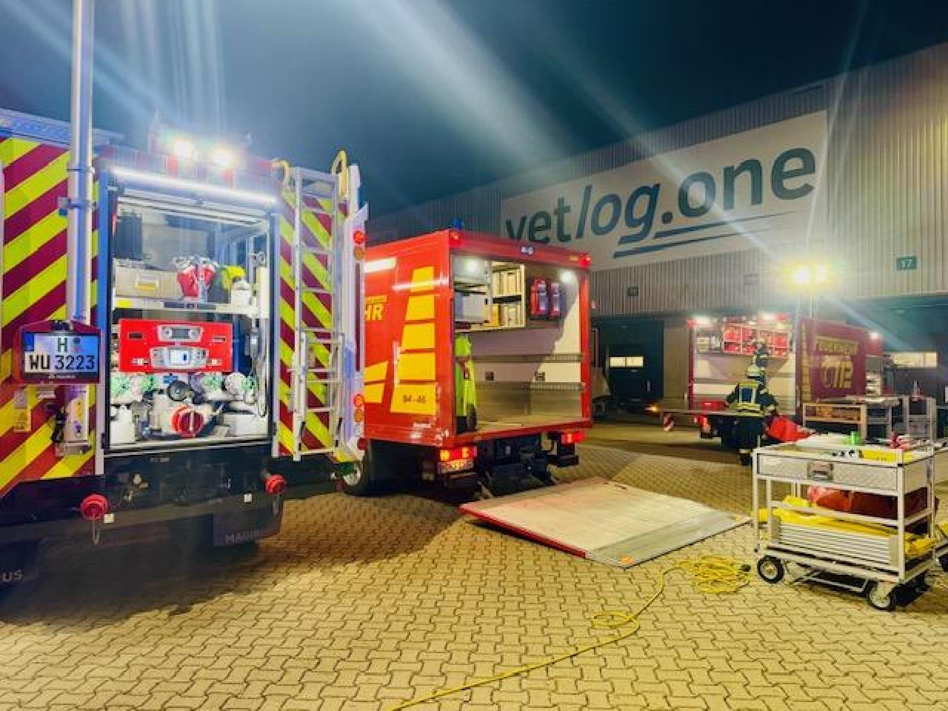 Auf einem Betriebsgelände: Gefahrgutübung im Gewerbegebiet. (Foto: Feuerwehr)