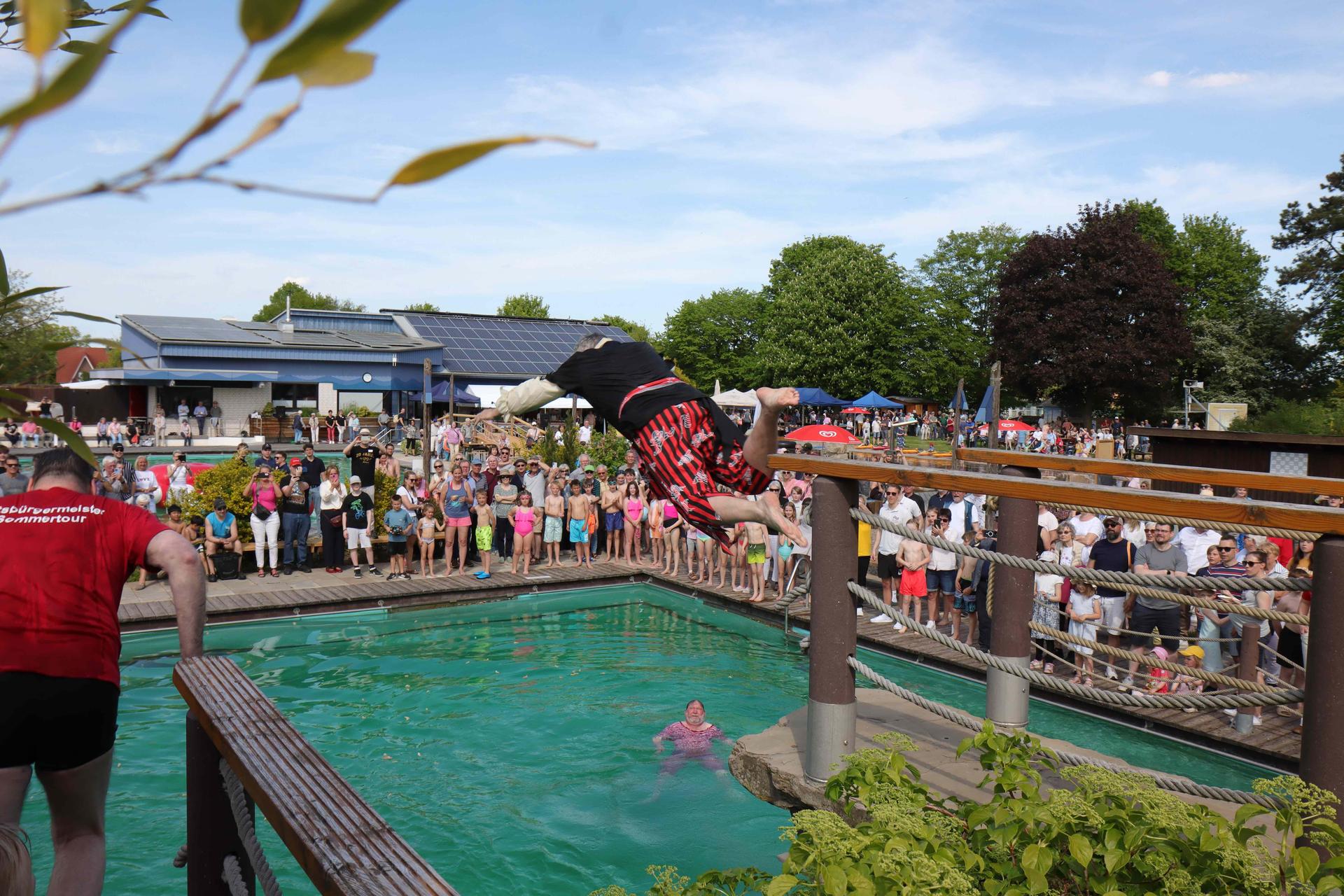 Spaß am und in den Becken: Saisoneröffnung im NaturErlebnisBad. (Foto: tau)
