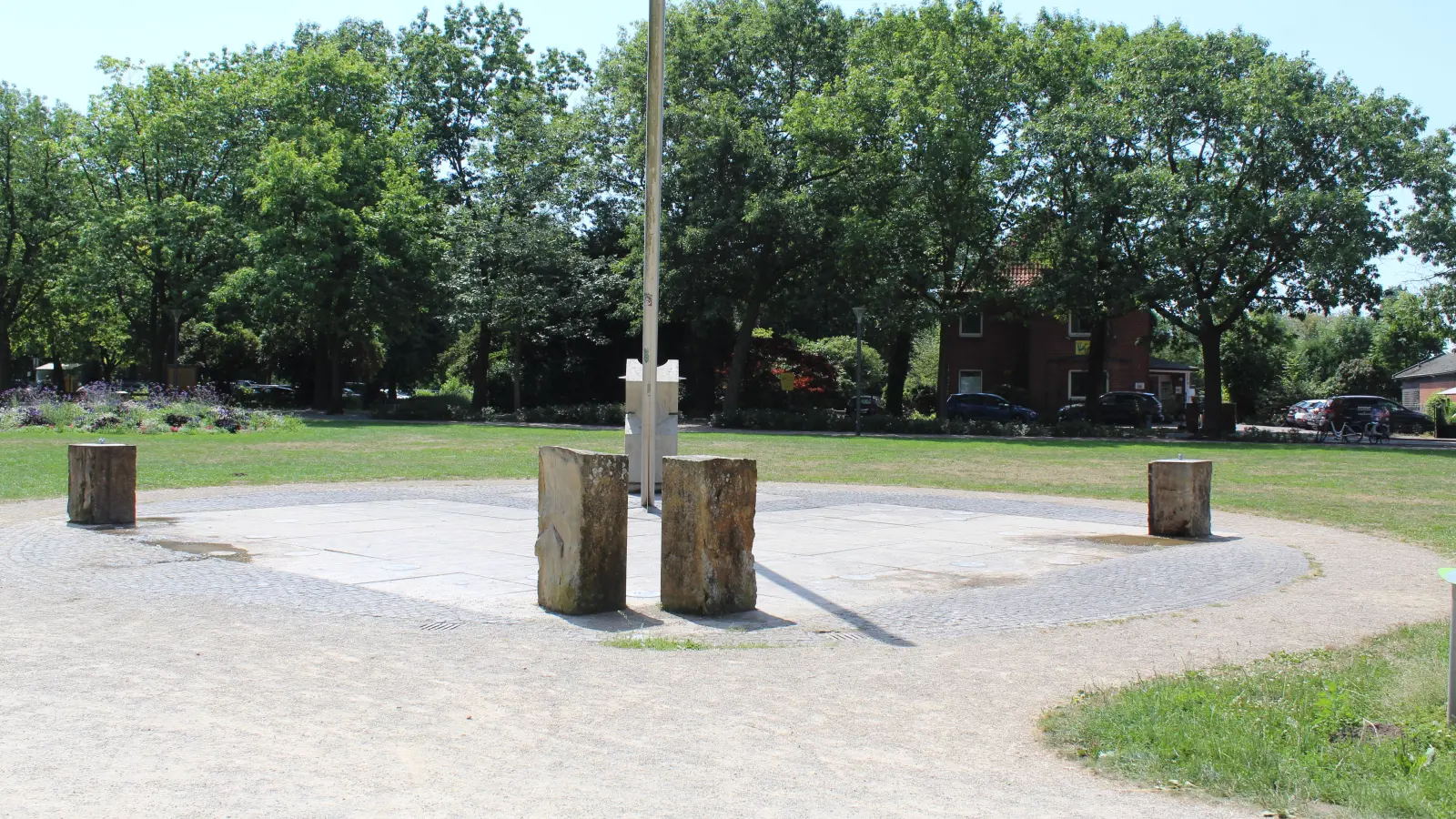 Spenden Trinkwasser an heißen Tagen: Trinkbrunnen im Kurpark Steinhude. (Foto: wb)