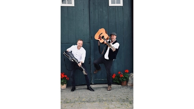 Stephan Rauball (links) und Dennis Koller bereiten die Veranstaltung „Schaumburg singt“ vor.  (Foto: privat)
