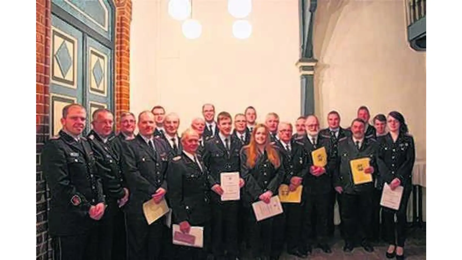 Zahlreiche Auszeichnungen bei der Feuerwehr (Foto: jan)