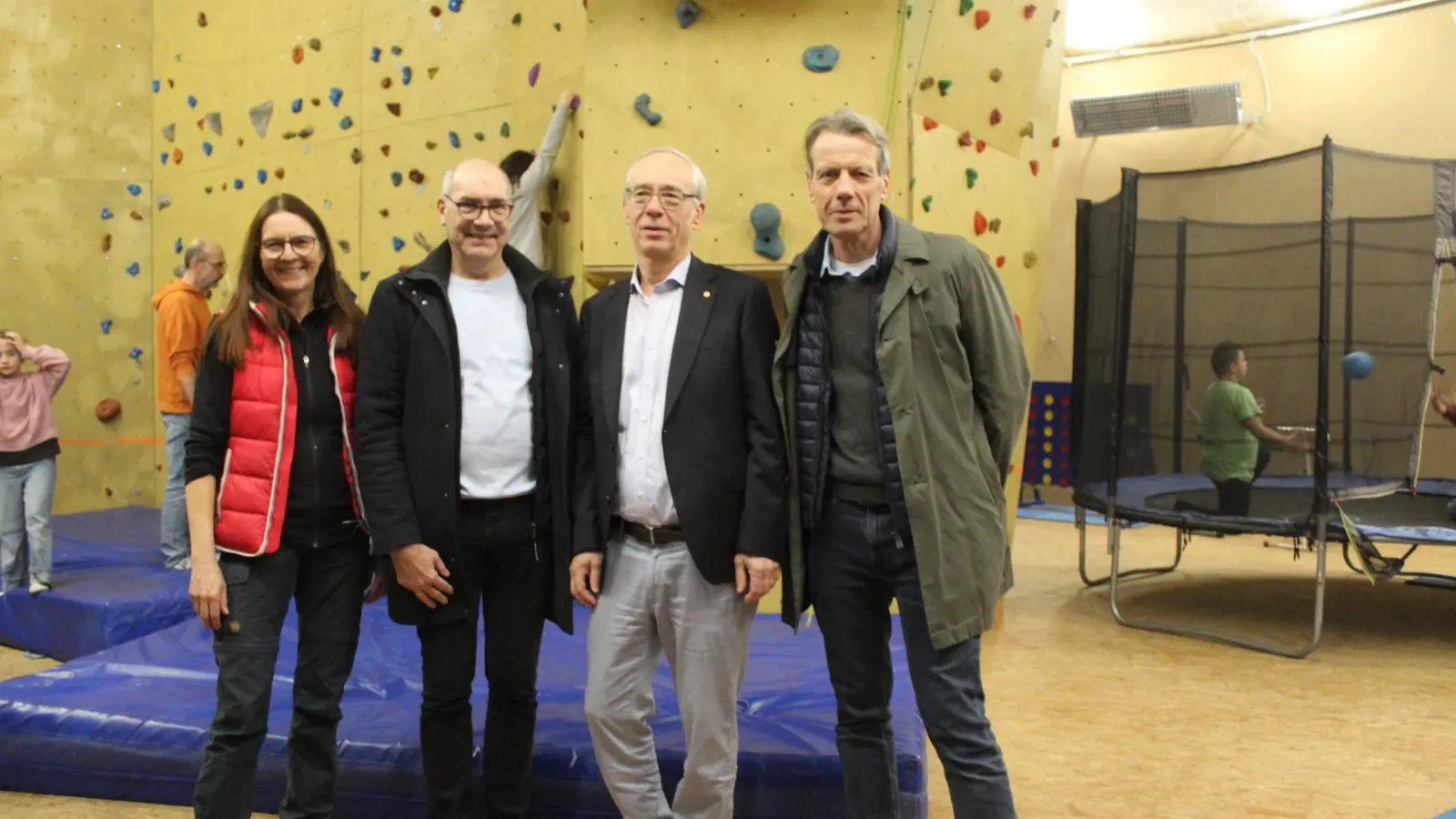 In der Kletterhalle (v.li.): Dani Marchthaler, Henning Radant, Carsten Vogt und Thomas Menzel. (Foto: wb)