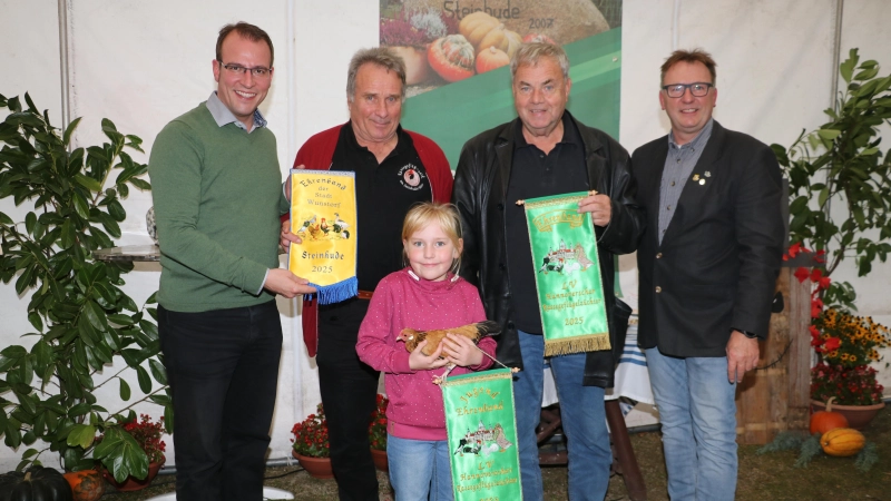 Siegerehrung (v.li.): Martin Ehlerding, Ernst Janßen, Amelie Otte, Manfred Schmidt und Dirk Thiele. (Foto: gi)