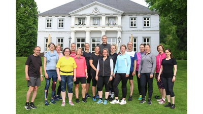 Die Teilnehmer des Laufkurses der Skigemeinschaft Nordschaumburg sind startklar für den Kurparklauf am 10. Juni. <br><br> (Foto: Borchers, Bastian)