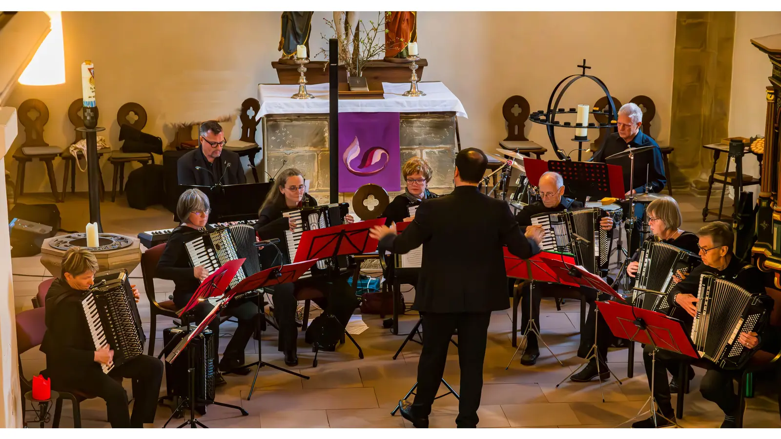 In der Stadtkirche: Das Akkordeon-Orchester Wedemark. (Foto: AOW)