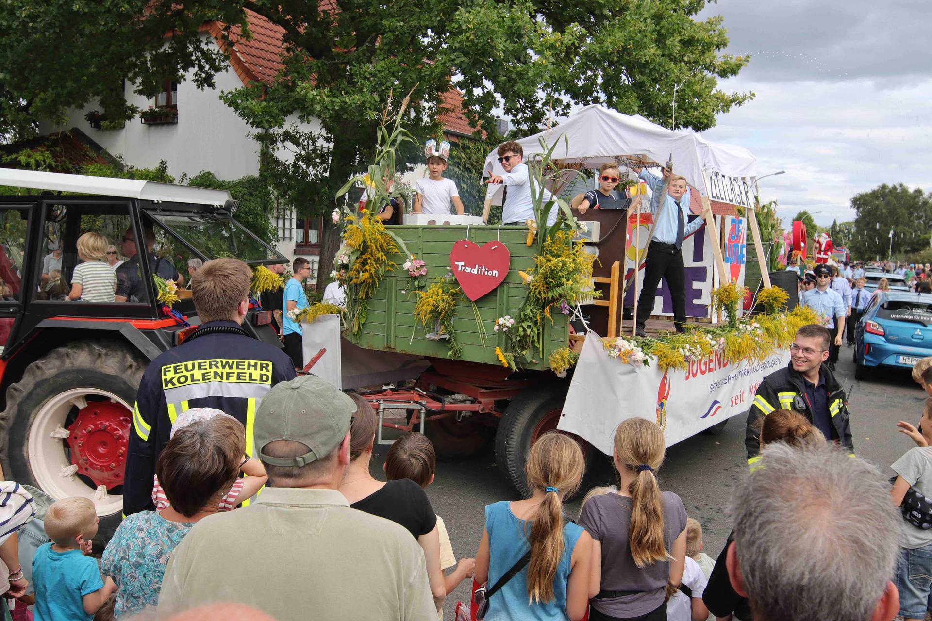 Eindrücke vom großen Festumzug. (Foto: tau)