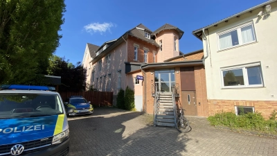Die Rintelner Polizeidienststelle ist derzeit im angemieteten Bereich (Altbau links) zu großen Teilen gesperrt. Es wurde Schimmelbefall festgestellt.  (Foto: ste)