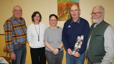 Vorstand und Jubilar der Siedlergemeinschaft (v.li.): Bernd Redmann, Ines Rust, Ines Bommel, Roberto Ringewald und Wilfried Rumpel. (Foto: gi)