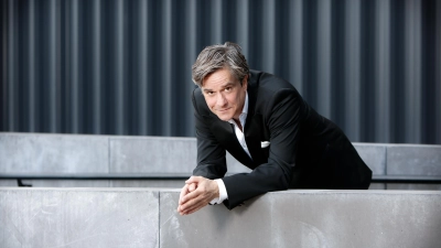 Elegant und voll swingender Leidenschaft: Sänger Juliano Rossi kommt zum ersten Mal nach Wunstorf ins Stadttheater. (Foto: Nadja Mahjoub Fotografie)