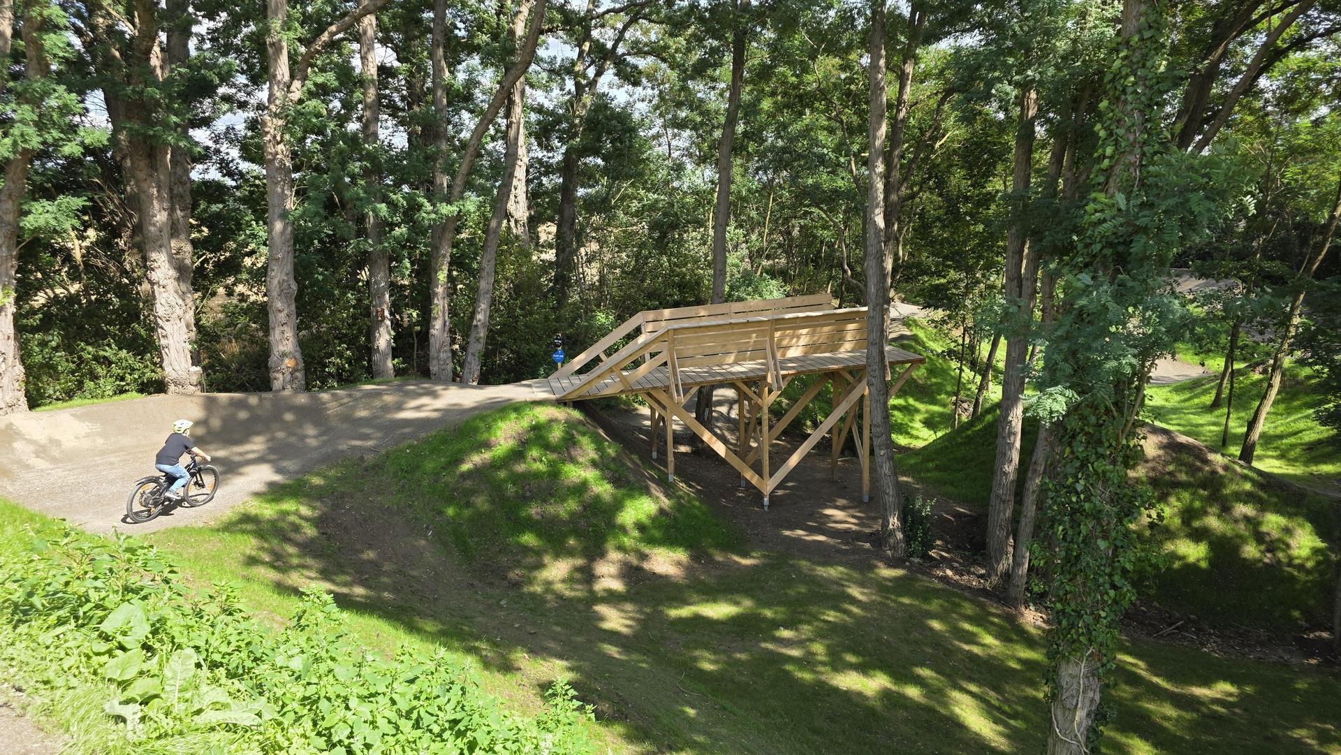 Auf geht's: Der neue Bikepark wird bereits ausgiebig genutzt. (Foto: tau)