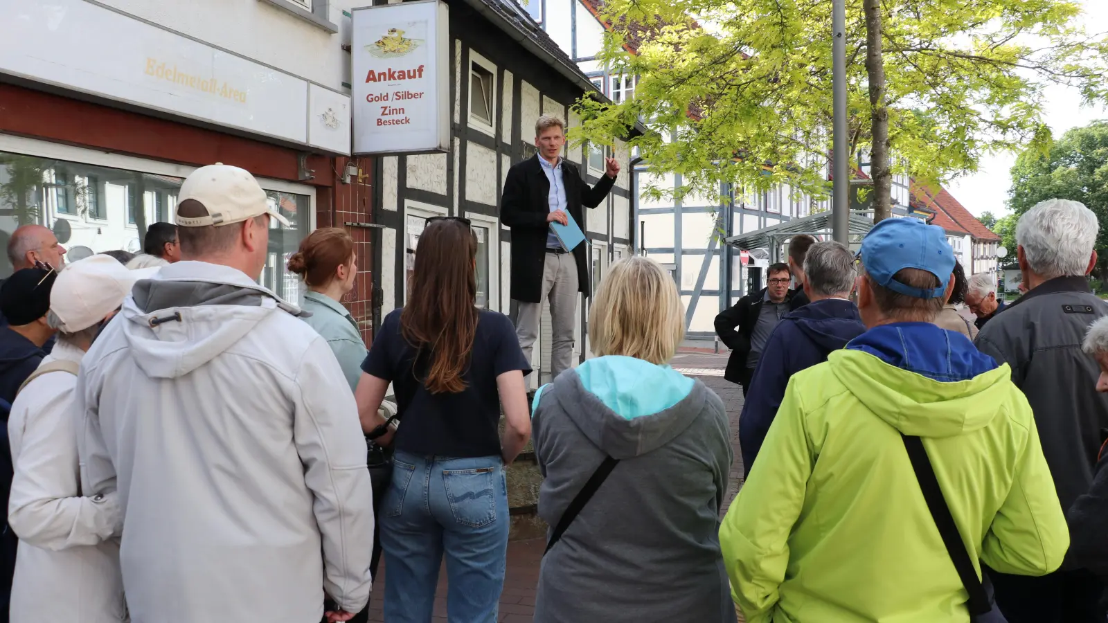 Niklas Sundheim stellt mögliche Planungen in der Nordstraße vor. (Foto: gi)