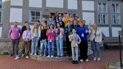 Haben sich auf eine Tour durchs Rathaus begeben: Die Jungen und Mädchen beim Zukunftstag. (Foto: privat)