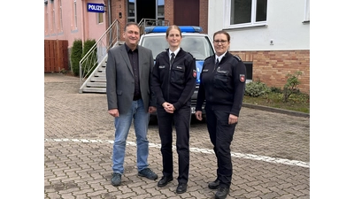 Melanie Meinke (Mitte) ist die neue Leiterin des Polizeikommissariat Rinteln und wird unterstützt von ihrer Stellvertreterin Silke Schneeweiß und dem Leiter des Kriminalermittlungsdienstes, Frank Schäfer.  (Foto: ste)