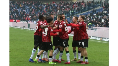 96 tritt am Sonntag im eigenen Stadion gegen Dynamo Dresden an. (Foto: bb)