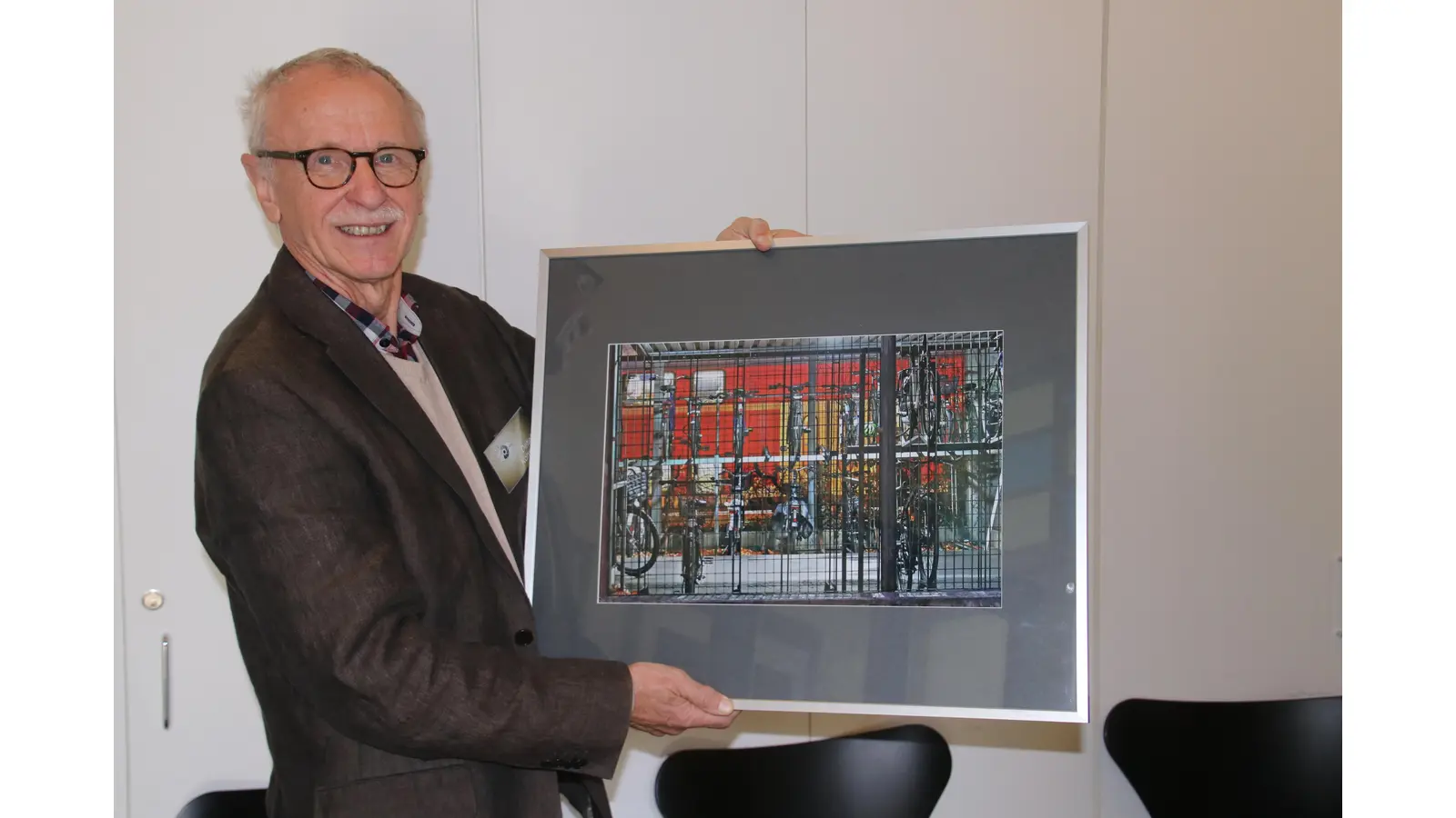 Die Fahrradstation steht im Mittelunkt des Bildes von Detlef Kohnen. 