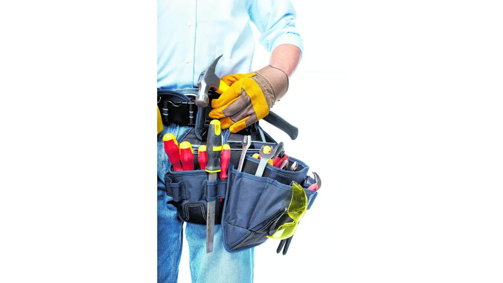 Worker with a tool belt. Isolated over white background. (Foto: mk)