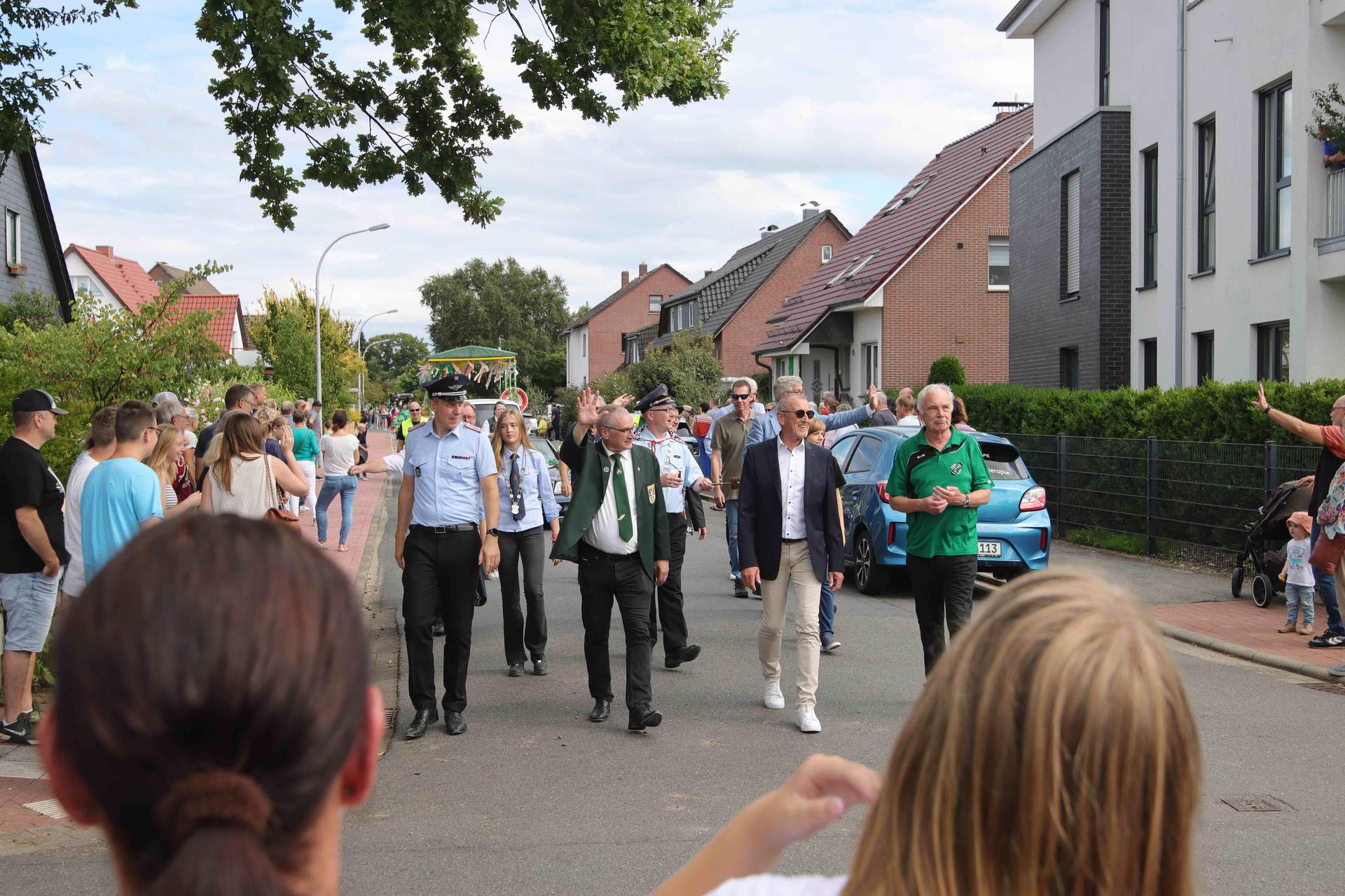 Eindrücke vom großen Festumzug. (Foto: tau)
