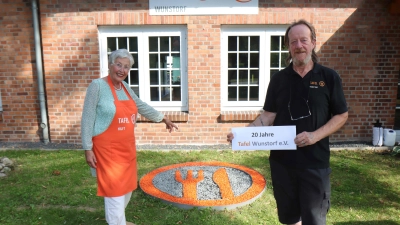 Laden ein: Ursula Jungbluth und Frank Löffler. (Foto: tau)